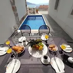 Valentina - Private Pool,200m From דירה אומיס