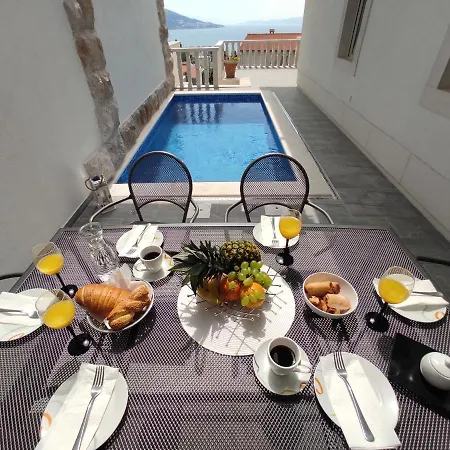 Valentina - Private Pool,200m From Daire Omiš