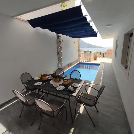 Apartment Valentina - Private Pool,200m From Omiš