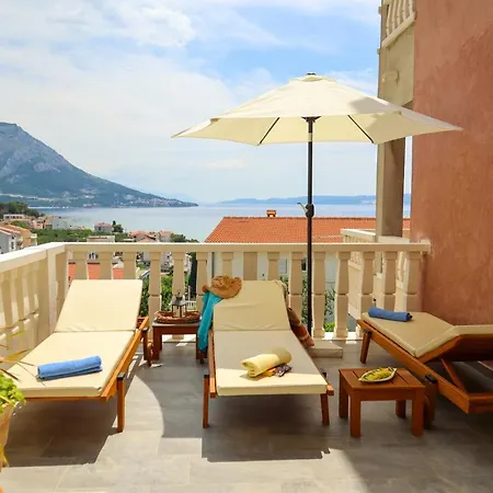 Apartment Valentina - Private Pool,200m From Omiš