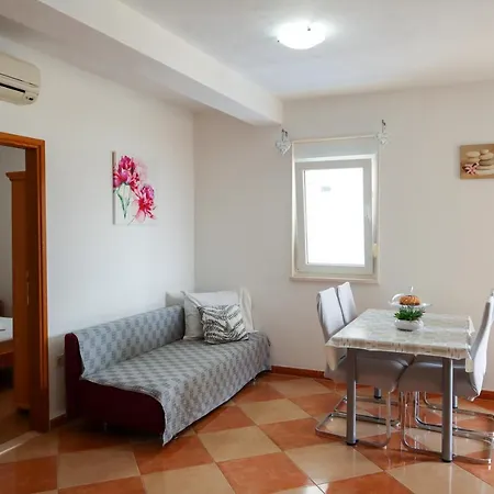 Apartment Valentina - Private Pool,200m From