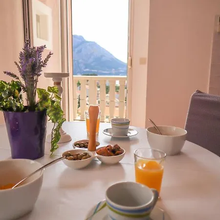 Apartment Valentina - Private Pool,200m From Omis