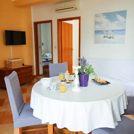 Apartman Valentina - Private Pool,200m From