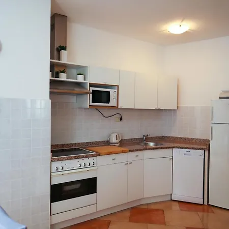 Apartment Valentina - Private Pool,200m From Omis