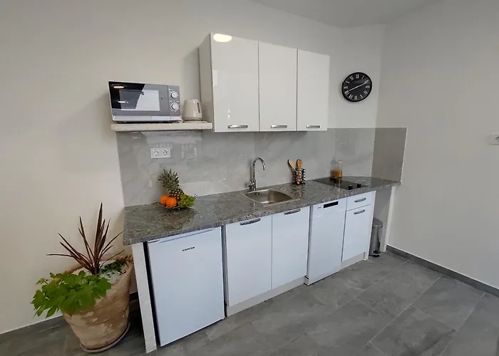 Apartment Valentina - Private Pool,200m From *