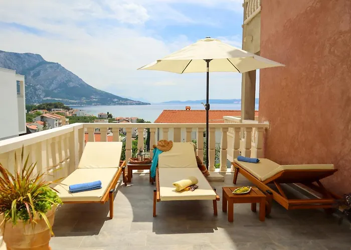 Apartment Valentina - Private Pool,200m From Omiš