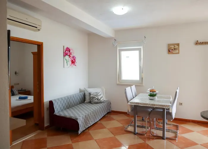 Apartment Valentina - Private Pool,200m From