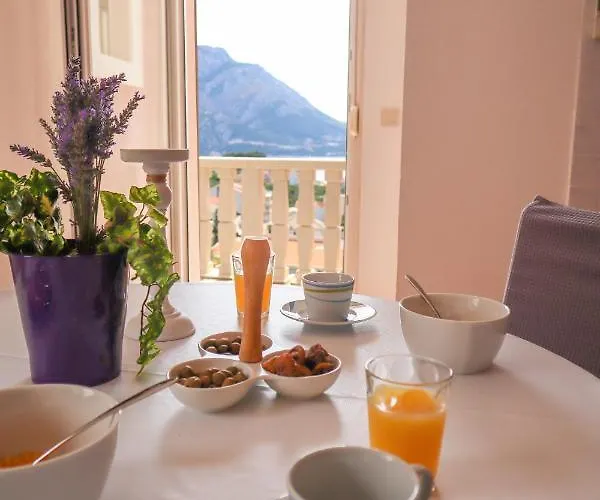 Apartment Valentina - Private Pool,200m From Omiš